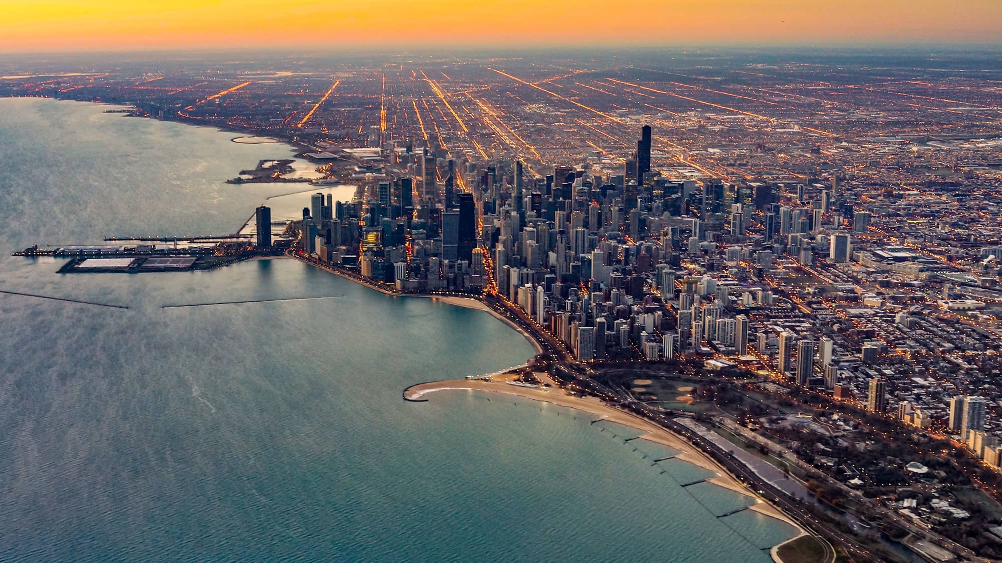 explore chicago from the air hero 02 Château On Wells